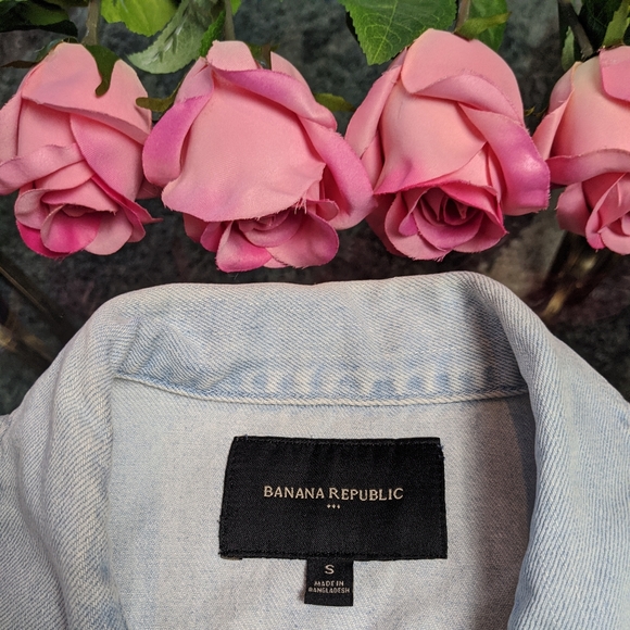Banana Republic Jackets & Blazers - Banana Republic denim jacket